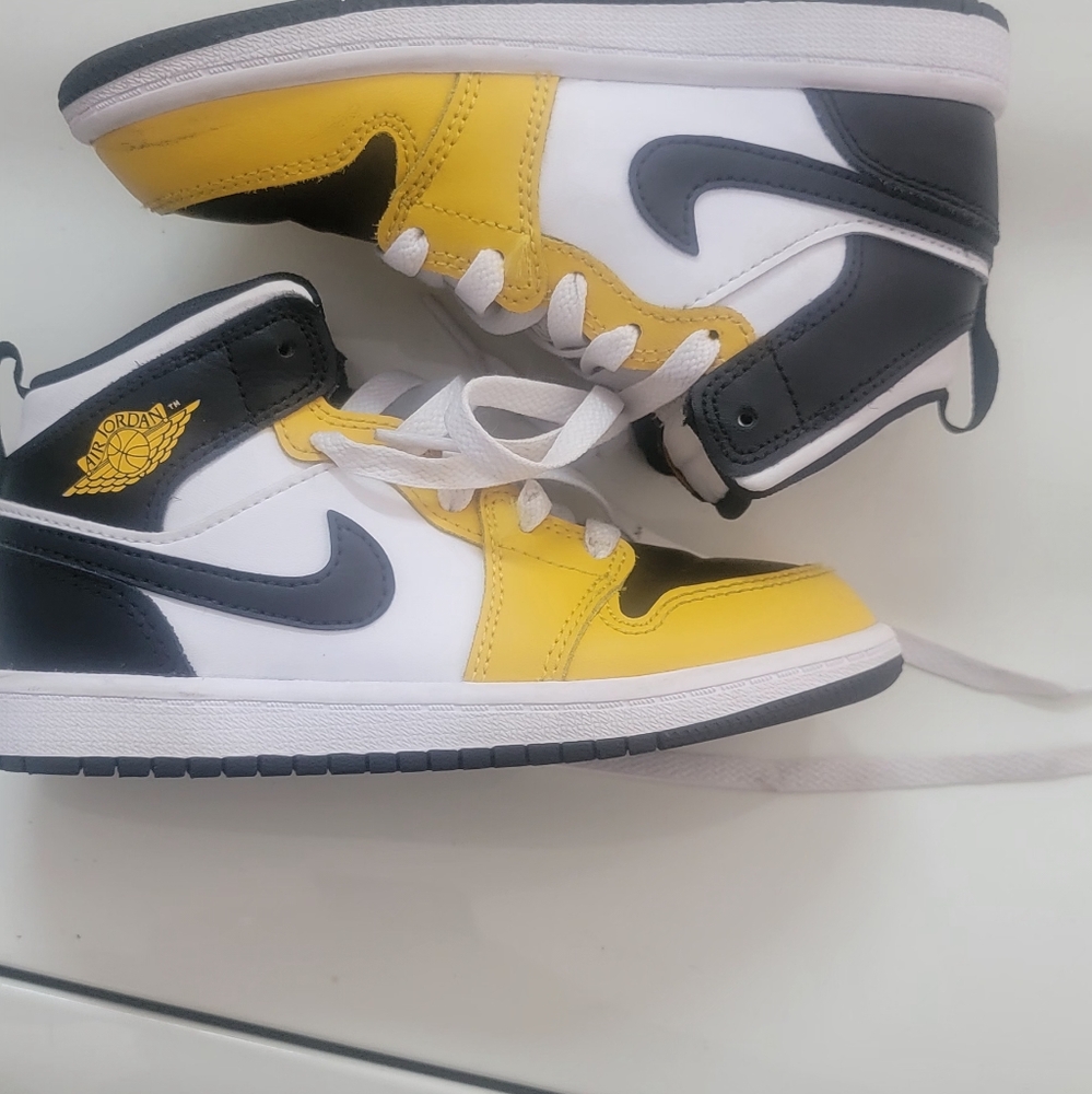 Jordan 1 Yellow black size 12C